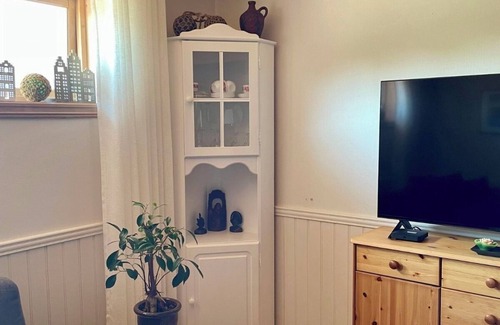Sandve Apartamento | Sandve, spacious apartment, in quiet neighborhood. Sea view.
