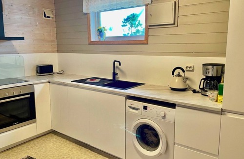 Sandve Apartamento | Sandve, spacious apartment, in quiet neighborhood. Sea view.