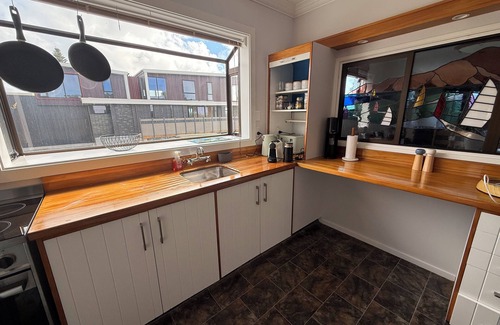 Paraparaumu Beach Casa | Sandwalk - Big, bold and beachfront