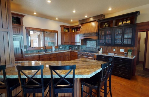 Island Park Cabina | Sandy Beach Lodge* Waterfront Home, Wifi, Fire Pit, Bbq Grill, Boat Dock