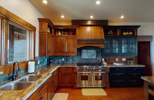 Island Park Cabina | Sandy Beach Lodge* Waterfront Home, Wifi, Fire Pit, Bbq Grill, Boat Dock