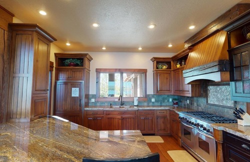 Island Park Cabina | Sandy Beach Lodge* Waterfront Home, Wifi, Fire Pit, Bbq Grill, Boat Dock