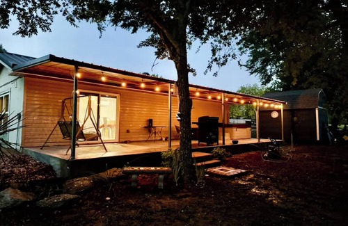 Sulphur Cabina | Sandy Creek Hideaway -Couples Cabin -Hot Tub