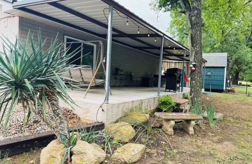Sulphur Cabina | Sandy Creek Hideaway -Couples Cabin -Hot Tub