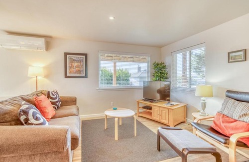 Neahkahnie Beach Casa | Sandy Feet - Meredith Lodging