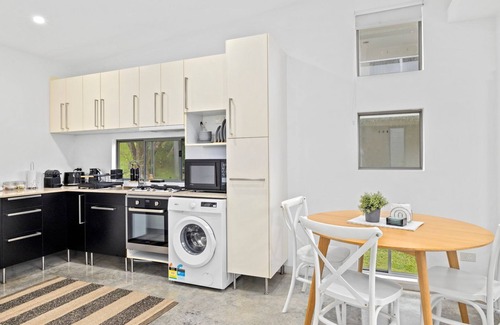 Woolgoolga Casa | Sandy Feet Retreat - guest house walking distance to everything!