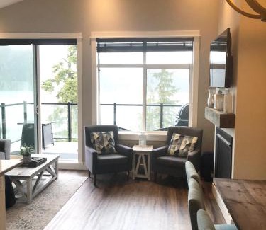 Port Renfrew Casa | Sandy Feet Retreat Port Renfrew- Oceanfront 2BR modern cottage