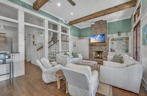 Forest District Casa | Sandy Feet