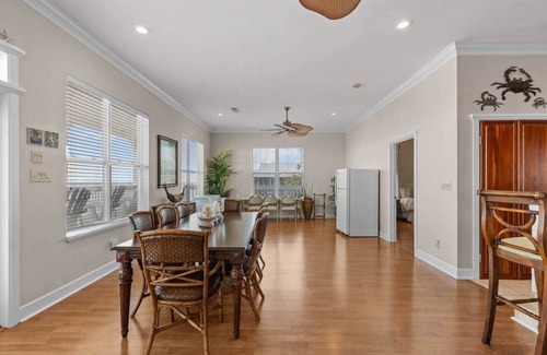 Salem Casa | Sandy Flounder on Dark Island