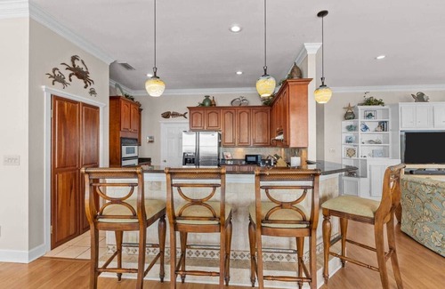 Salem Casa | Sandy Flounder on Dark Island