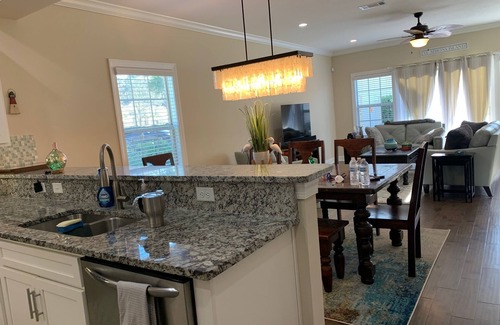 Epworth Acres Casa | Sandy Paws: Largest luxury end unit townhouse in Mariners Landing, Pet Friendly