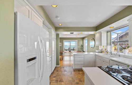 Ferndale Casa | SANDY POINT 6 BEDS 3 BATHS BEACH HOUSE WITH AMAZING VIEWS