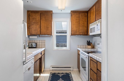 Ferndale Casa | Sandy Point Sanctuary: 2BR Home w/ Stunning Ocean Views, Cozy Fireplace & Deck