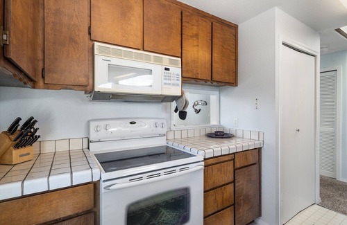 Ferndale Casa | Sandy Point Sanctuary: 2BR Home w/ Stunning Ocean Views, Cozy Fireplace & Deck