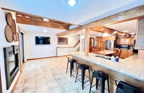 Pulaski Casa | Sandy Pond LAKE HOUSE | Pets | Tiki Bar | Fire Pit
