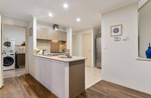 Mandurah Apartamento | Sandy Retreat: Your Perfect Beachside Getaway