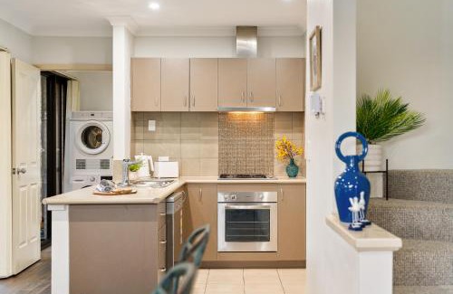Mandurah Casa | Sandy Retreat Your Perfect Beach Getaway in Silversands