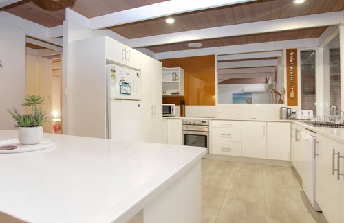 Hawks Nest Casa | Sandy Shores - Hawks Nest Holiday Home