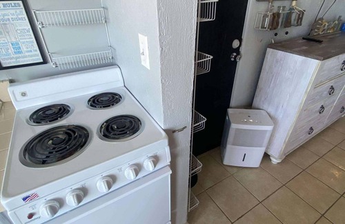 Bostwick Park Condominio | Sandy Shores Retreat – Beach Access + Pool