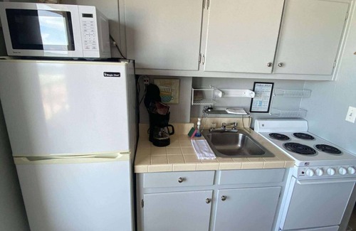 Bostwick Park Condominio | Sandy Shores Retreat – Beach Access + Pool