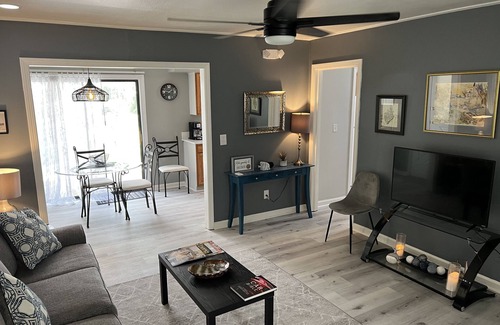 Ocean Springs Casa | Sandy Toes - 3bedroom near beach & downtown Ocean Springs! in golf cart district