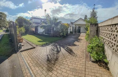 Orewa Casa | Sandy Toes Holiday Home Orewa