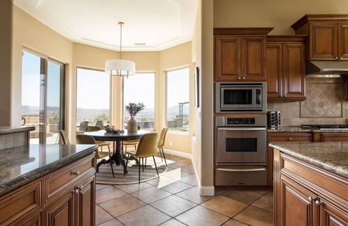 Temecula Casa | Sangiovese By AvantStay | Spectacular Estate w/ Pool, Hot Tub & Putting Green