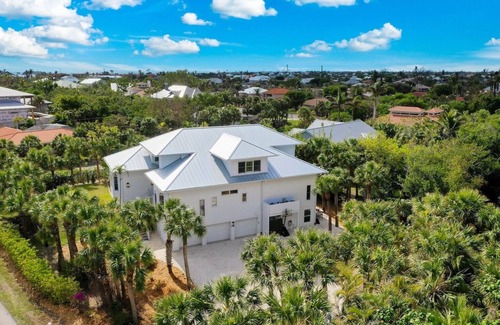 Shell Harbor Casa | Sanibel 6 bedroom Luxury Home with Pool,One Block from Beach,Pier and Canal View