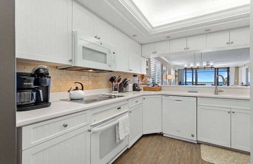 Beachview Country Club Estates Condominio | Sanibel Beachfront Full Gulf View Condo! 3BR, 2 Bath! Heated Pool, 2 Pickleball!