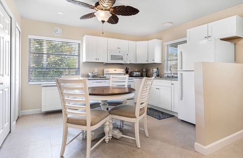 Sanibel Cabaña | Sanibel Shores A2 Beautiful 2 bedroom Cottage short walk to the beach