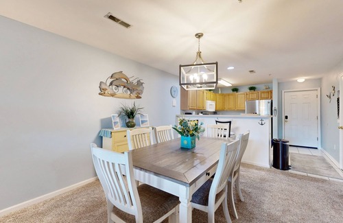 Rehoboth Beach Condominio | Sanibel Village Condo w/ 3 pools & private patio