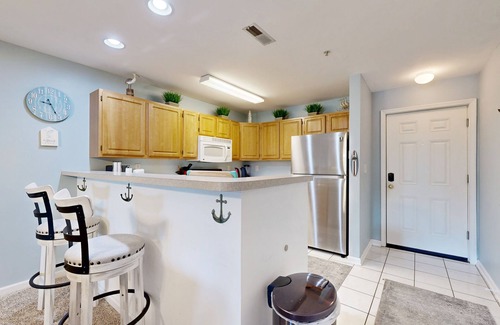 Rehoboth Beach Condominio | Sanibel Village Condo w/ 3 pools & private patio