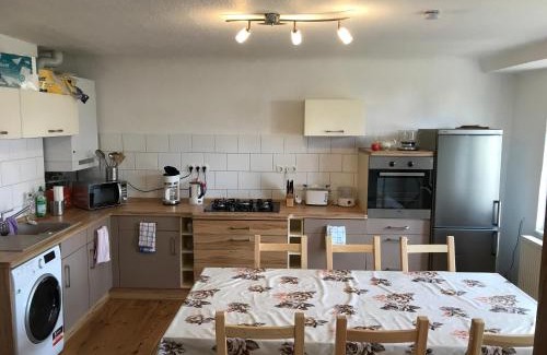Borkheide Apartamento | Sanierte möblierte Altbauwohnung am Waldrand für bis zu 6 Personen