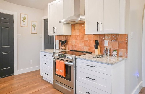 San Marcos Casa | SanMarcos River Retreat|Modern|Spacious|Sleeps 12!