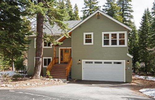 Homewood Casa | Sans Souci Terrace on the West Shore- 4 BR Cabin, Avail as a Ski Lease, Near Skiing!