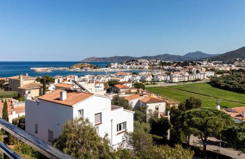 Llanca Apartamento | Sant Genís 19 - ático con terraza y vistas
