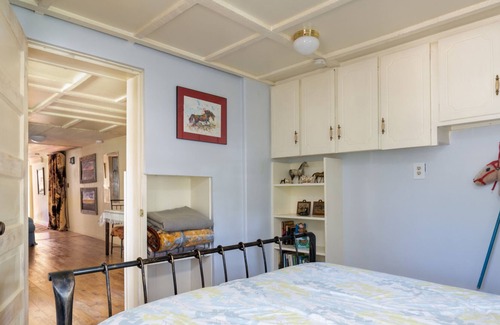 Canoncito Casa | Santa Fe Getaway | Pet Friendly, Scenic Views!