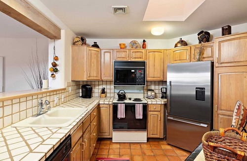 Quail Run Condominio | Santa Fe Penthouse Escape: Golf Course, Pool, Hot Tub & Mountain Views Await!