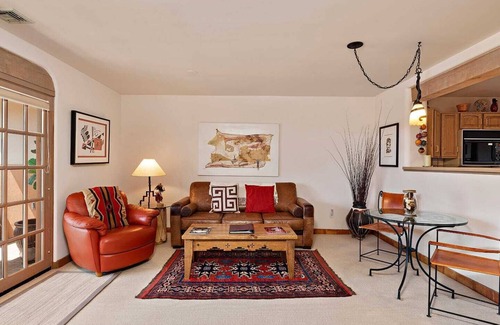 Quail Run Condominio | Santa Fe Penthouse Escape: Golf Course, Pool, Hot Tub & Mountain Views Await!