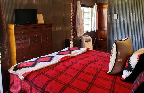 Ribera Cabina | Santa Fe Ranch at Christmas