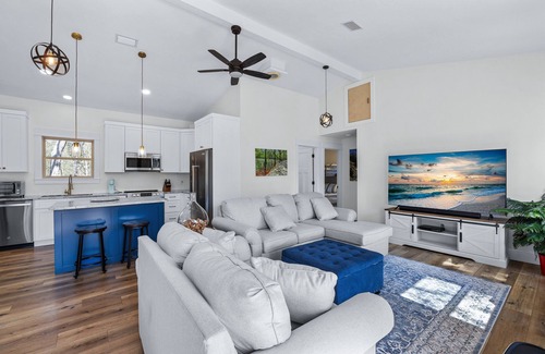 Fort White Cabina | Santa Fe River Front, Luxury Retreat near Ginnie Springs and Ichetucknee