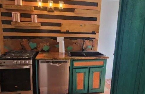 South Capitol Apartamento | Santa Fe Villa near Plaza. Walk to the Plaza or drive 30 minutes to ski hill.