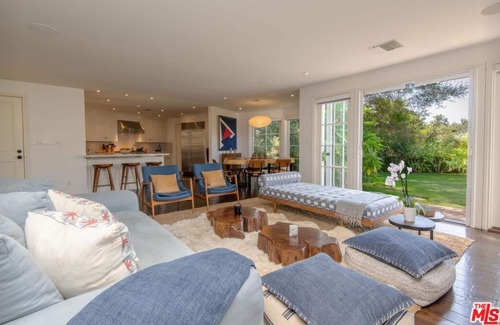 Pacific Palisades Casa | SANTA MONICA ADJACENT PACIFIC PALISADES CANYON VIEW 3 BEDROOM HOME