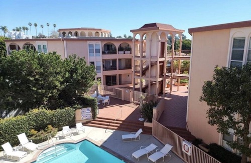 Ocean Park Condominio | Santa Monica Beach Condo Newly Remodeled any dates