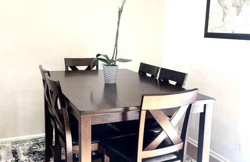 Sunset Park Condominio | Santa Monica Condo in heart of Sunset Park Neighborhood