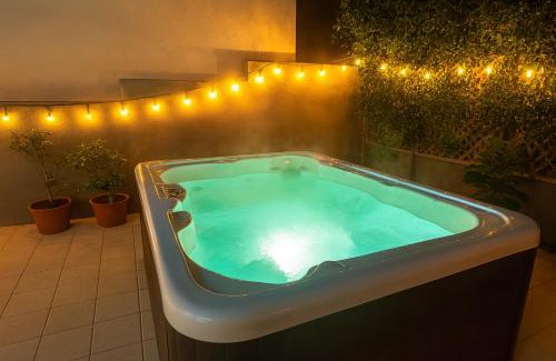 Sunset Park Casa | Santa Monica Entertainment House - Hot Tub, Billiards, BBQ & Projector