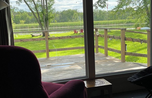 Campbellford Cabaña | Santa's Waterfront Cottage Retreat - Cozy and Quiet