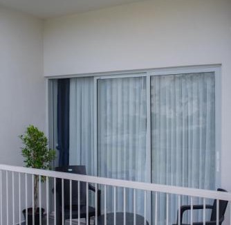 Negombo Apartamento | Santorini 2BR Resort Apt - Negombo Beach & Airport