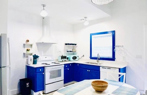 Chapel Hill Cabaña | Santorini Cave Style Cottage with Fenced-in Yard