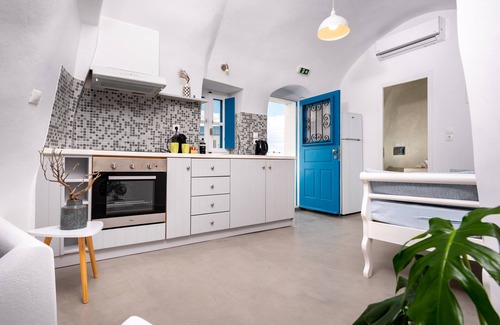 Vothon Hotel | Santorini Caves